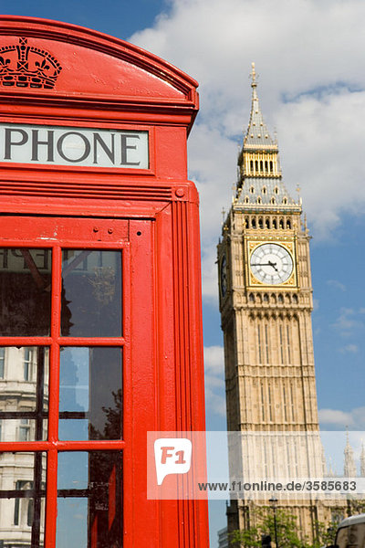 Rote Telefonzelle und Big Ben in London