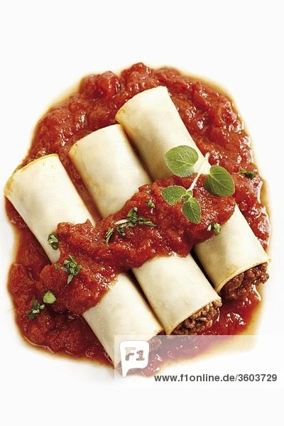 Cannelloni mit Hackfleischfüllung und Tomatensauce