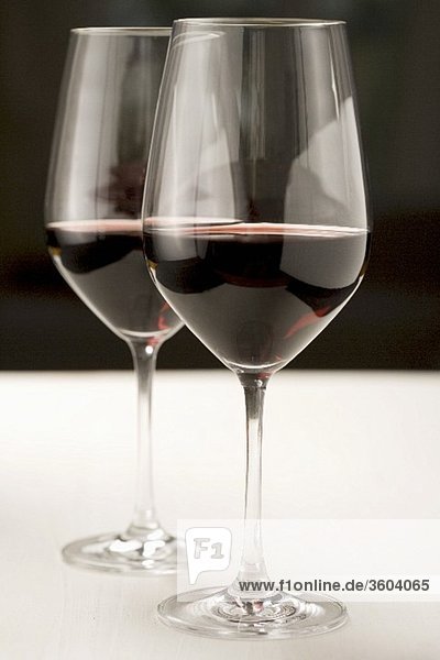 Zwei Gläser Rotwein