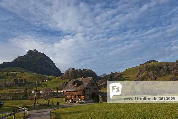 Bauernhaus Morgen Landschaft Wiese Kultur Gegenstand Schweiz Morgenstimmung