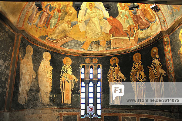 schönen und alten Fresken von Jesus ziehen Adam und Eva aus ihren Gräbern und rechtschaffene Könige in der byzantinischen Kirche Saint Chora