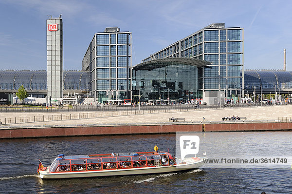 Architecture  holiday boat  holiday ship  railway station  station building  building  Berlin  boat  boats  Germany  Europe  river  flow  riverside  front view  building  construction  glass facade  central station  people  people  persons  promenade  rail traffic  ship  Spree  day  shore  bank promenade  water  outside  German  outdoors  outside  European  head-on  moulder  during  day