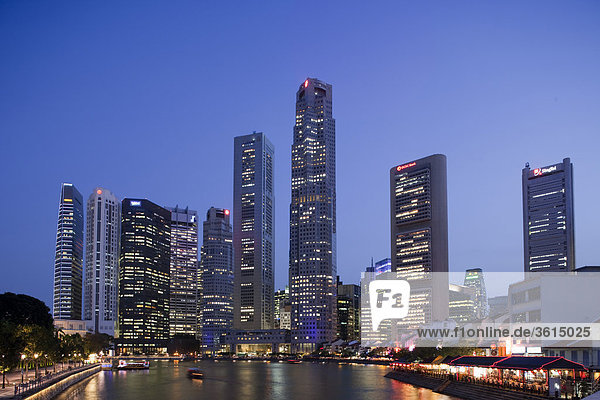 Singapur  Singapur-Fluss und die Skyline Stadt