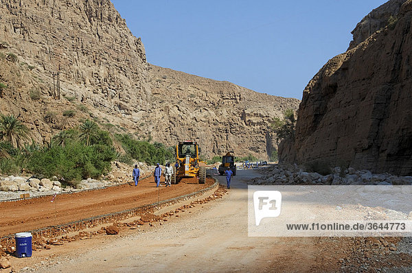 Straßenbaustelle  Wadi Tiwi  Oman  Naher Osten