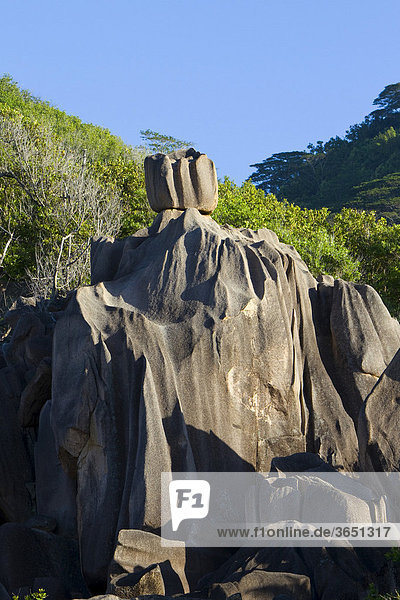 Granitfelsen auf La Digue  Seychellen  Afrika  Indischer Ozean