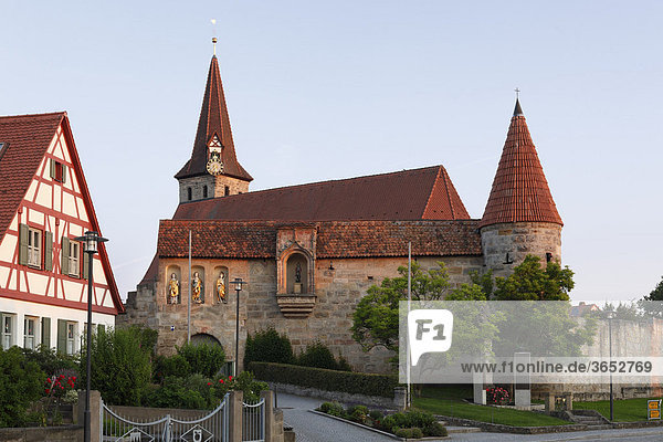 Kirchenburg St. Georg  Wehrkirche in Effeltrich  Oberfranken  Franken  Bayern  Deutschland  Europa