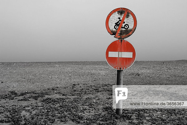 Verbotsschilder  Langstrand  Namibia  Afrika
