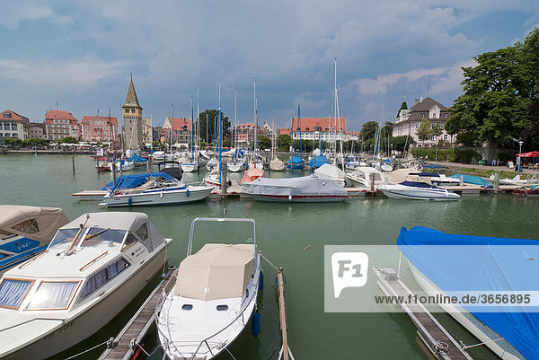 Hafen mit Booten  Lindau am Bodensee  Bayern  Deutschland  Europa