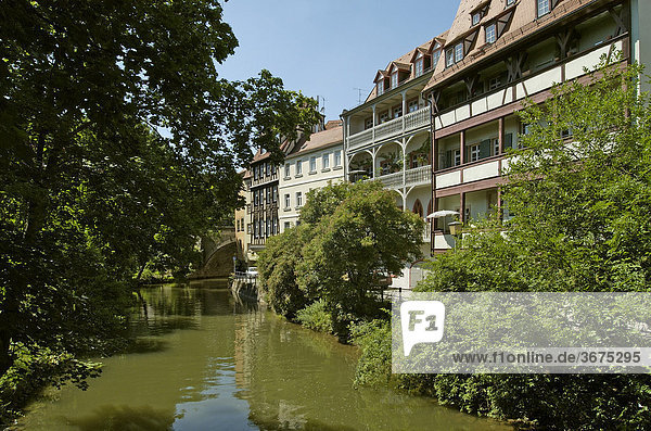 Viele Häuser der Altstadt liegen am Wasser deswegen wird Bamberg auch oft mit Venedig verglichen Altstadt Bamberg Bayern Deutschland