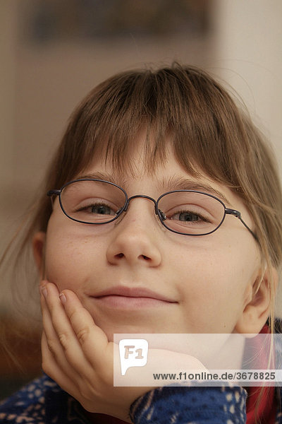 Mädchen mit brille