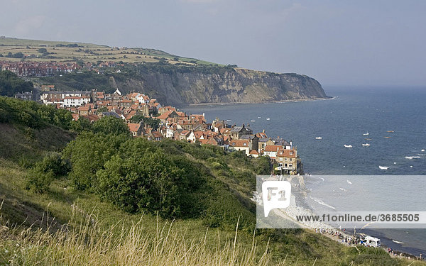 Robin Hoods Bay  GBR  17. Aug. 2005 - The bay with the small village Robin Hoods Bay.