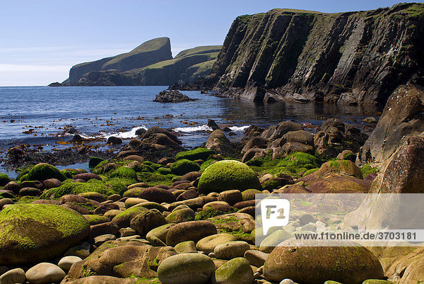 Küste im südlichen Hafen von Fair Isle  Shetlands  Schottland  Großbritannien  Europa