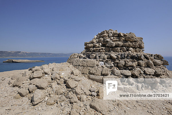 Überreste eines Wachturms oder Leuchtturms  Kap Fo_rni  Rhodos  Griechenland  Europa