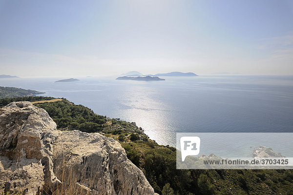 Blick übers Meer von der Burgruine K·miros  Rhodos  Griechenland  Europa