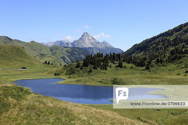 Kalbelesee am Hochtannbergpass mit Bieberkopf  Lechtaler Alpen  Vorarlberg  Österreich  Europa