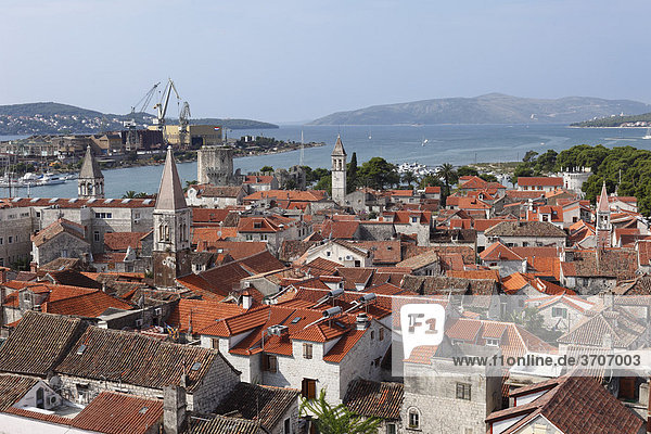Blick vom Kirchturm der Kathedrale  Trogir  Dalmatien  Adria  Kroatien  Europa