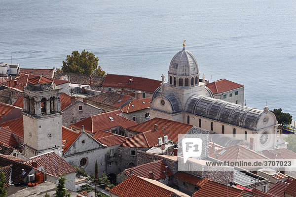 Blick von Festung über Altstadt mit Kathedrale  Sibenik  Dalmatien  Adria  Kroatien  Europa