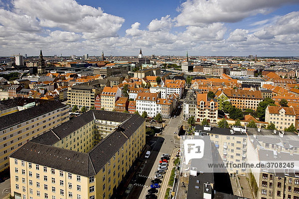 Blick auf Kopenhagen von der Spitze der Erlöserkirche  Kopenhagen  Dänemark  Europa