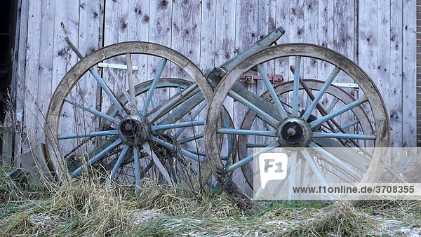 Alte Holzräder mit Holzspeichen