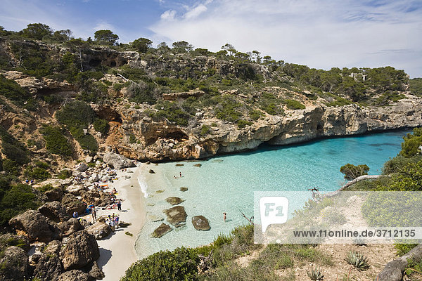 Badestrand in der CalÛ d'Es Moro  nahe der Cala s'Almonia  Mallorca  Balearen  Mittelmeer  Spanien  Europa