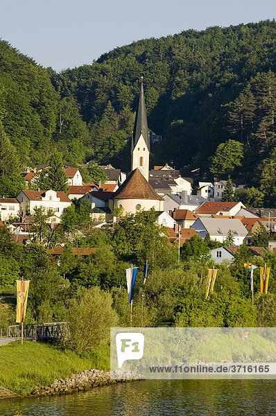 Stadt Riedenburg Pfarrkirche St. Johann Baptist im Altmühltal Niederbayern Deutschland