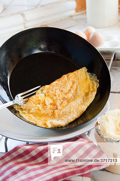 Omelette in der Pfanne