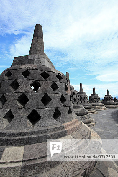 Stupas bei Borobudur