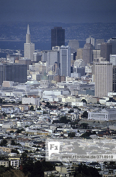 Skyline of downtown San Francisco  California  USA