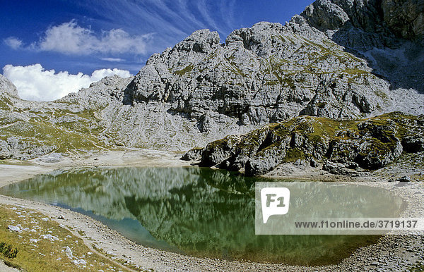 Bergsee Am Monte Civetta In Den Dolomiten Italien