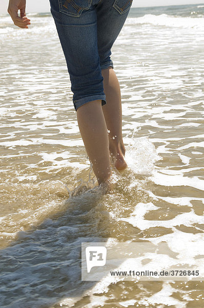 Detail Füße und Beine am Strand