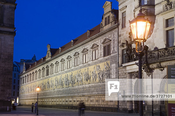 Dresden Castle  wall painting Fuerstenzug at the frontage of the long path of the stable courtyard at Augusta street at dusk  Dresden  Saxony  Germany
