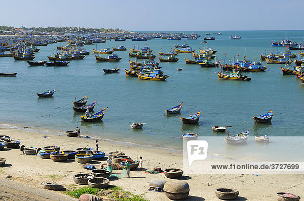Fishing boats on a beach  sea near Mui Ne  Vietnam  Asia
