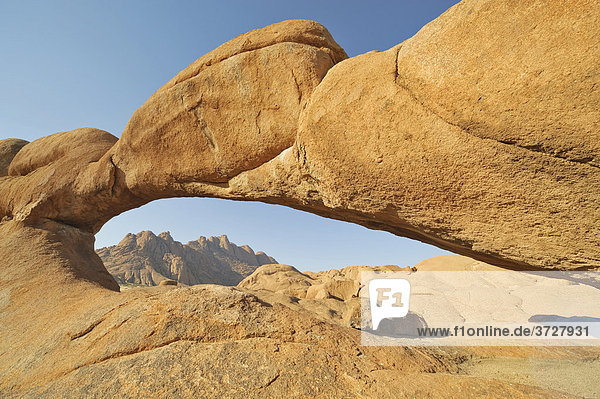 Granitbrücke bei der Spitzkoppe  Namibia  Afrika