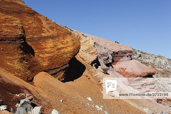 Rotes Lavagestein am Kraterrand der Caldera de Taburiente  La Palma  Kanarische Inseln  Kanaren  Spanien