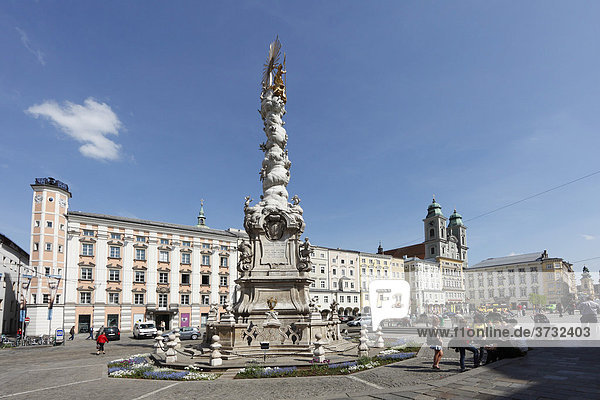Dreifaltigkeitssäule  Hauptplatz  Altes Rathaus und Alter Dom  Linz  Oberösterreich  Österreich  Europa