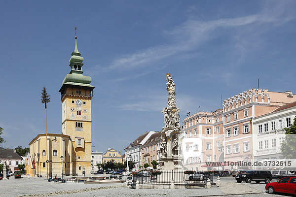 Main square with City Hall  Plague Column and Verderberhaus building  Retz  Weinviertel  Lower Austria  Austria  Europe