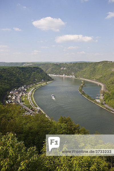 Blick vom Loreleyblick auf den Rhein mit der Rheinschleife  rechts der Loreleyfelsen  Urbar  Rhein-Hunsrück-Kreis  Rheinland-Pfalz  Deutschland  Europa