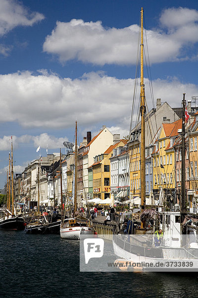 Nyhavn  Neuer Hafen in Kopenhagen  Dänemark  Europa