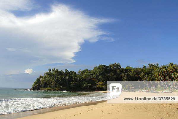 Traumstrand  Meeresbucht mit Sandstrand  Talalla bei Dondra  Indischer Ozean  Ceylon  Sri Lanka  Südasien  Asien