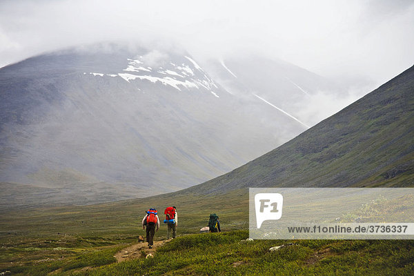 Hikers on the Kungsleden trail  Lapland  Sweden  Europe