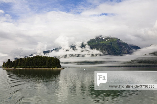 Wolkenstimmung  Endicott Arm  Inside Passage  Südost-Alaska  Alaska  USA  Nordamerika