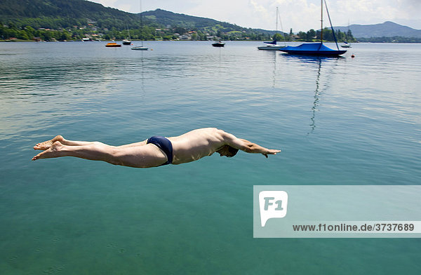Man diving head-first into Lake Woerthersee  Carinthia  Austria  Europe