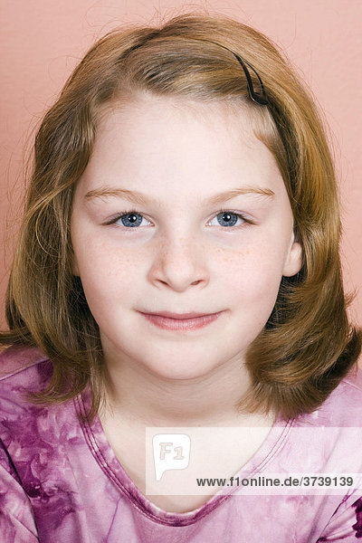 Little girl  9 years  portrait