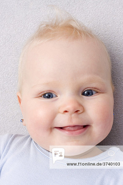 Lächelndes Baby  7 Monate