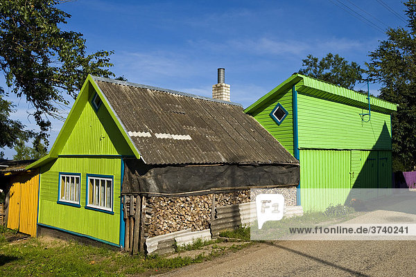 Colourful wooden house  Kasepee  Lake Peipsi  Peipsu jaerv  Estonia  Baltic States  Europe