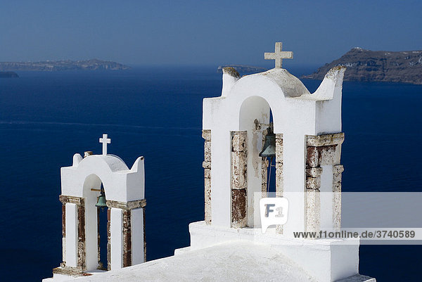 Zwei Glockentürme  Santorin  Santorini  Kykladen  Ägäis  Griechenland  Europa