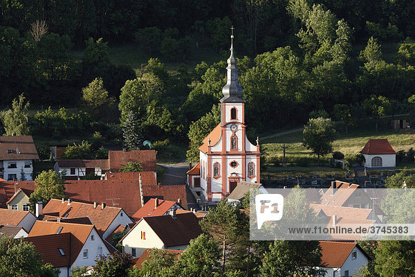 Kirche  Ortschaft Leubach  Rhön  Unterfranken  Bayern  Deutschland  Europa