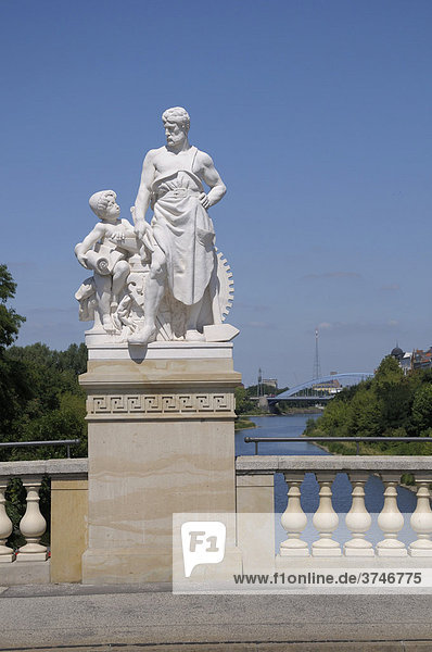 Skulptur  Anna Ebert Brücke  Magdeburg  Sachsen-Anhalt  Deutschland  Europa