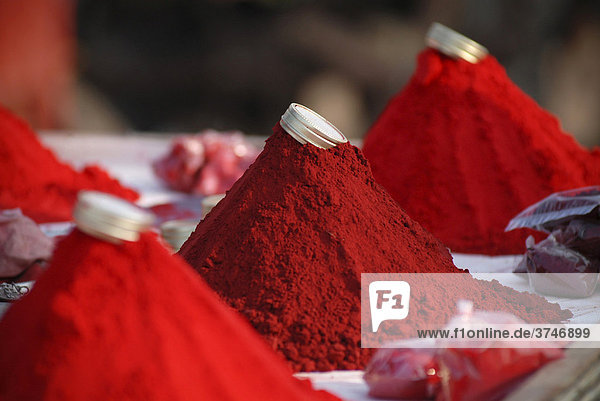 Rotes Kum Kum Pulver Ram Devra Pilgerfest Ramdevra Pokaran Rajasthan Nordindien Indien Asien