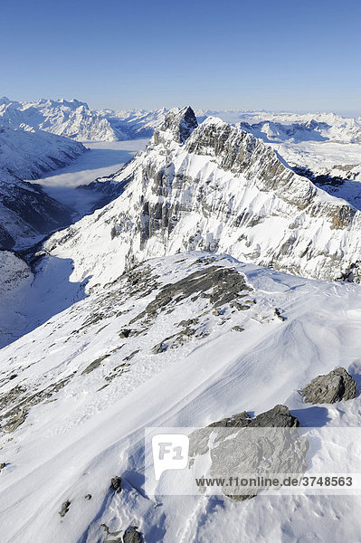 Sicht von Titlis in die Berner Alpen  mit Eiger  Mönch und Jungfrau hinten  Engelberg  Obwalden  Schweiz  Europa